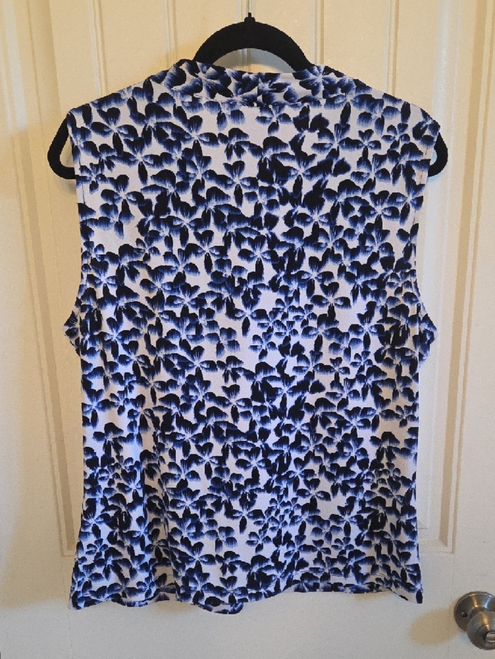 Calvin Klein Blue and White Floral Sleeveless Printed Camisole - Picture 4 of 7